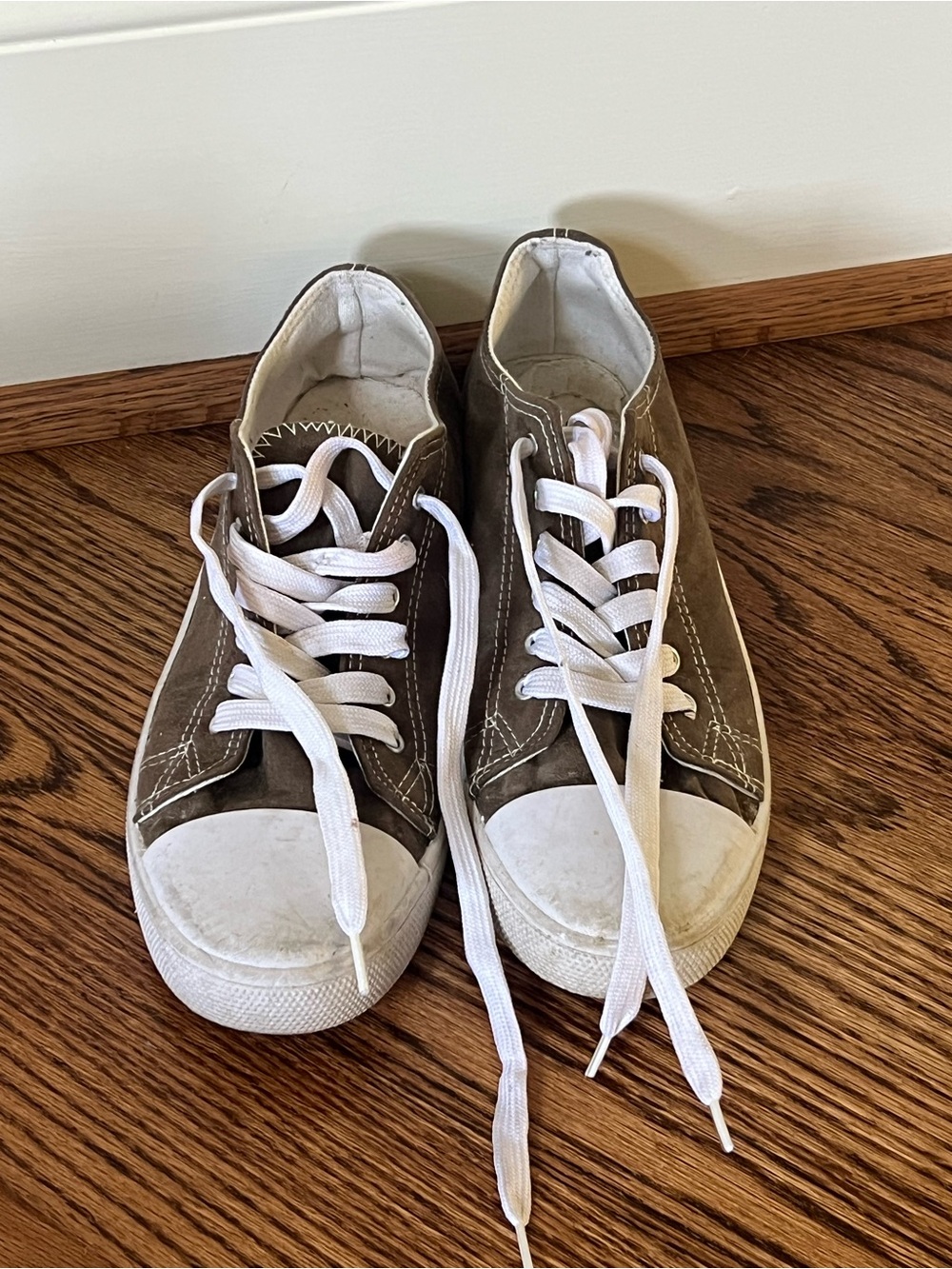 Casual Low-Top Canvas Coco Sneakers with White Accents